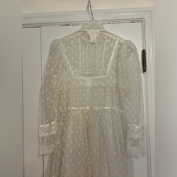 Vintage Gunne Sax 2 piece dress / lace slip and lace peignoir set - Picture 8 of 16